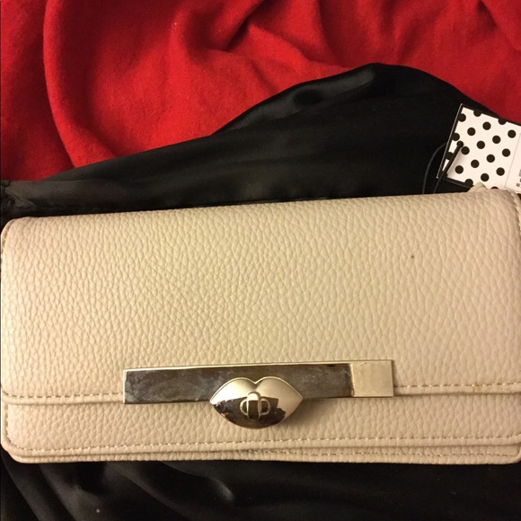 Lulu Guinness Leather Wallet - Picture 2 of 3